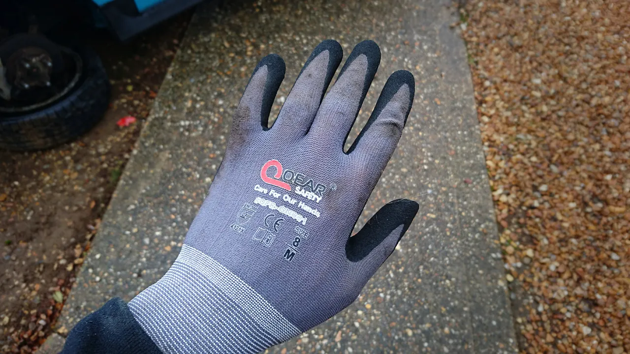 Cheap Quer gloves.