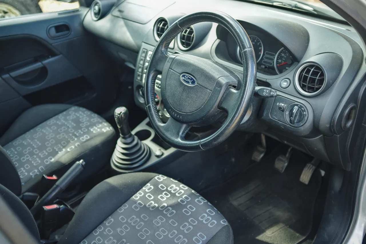 Ford Fiesta 1.4 LX interior