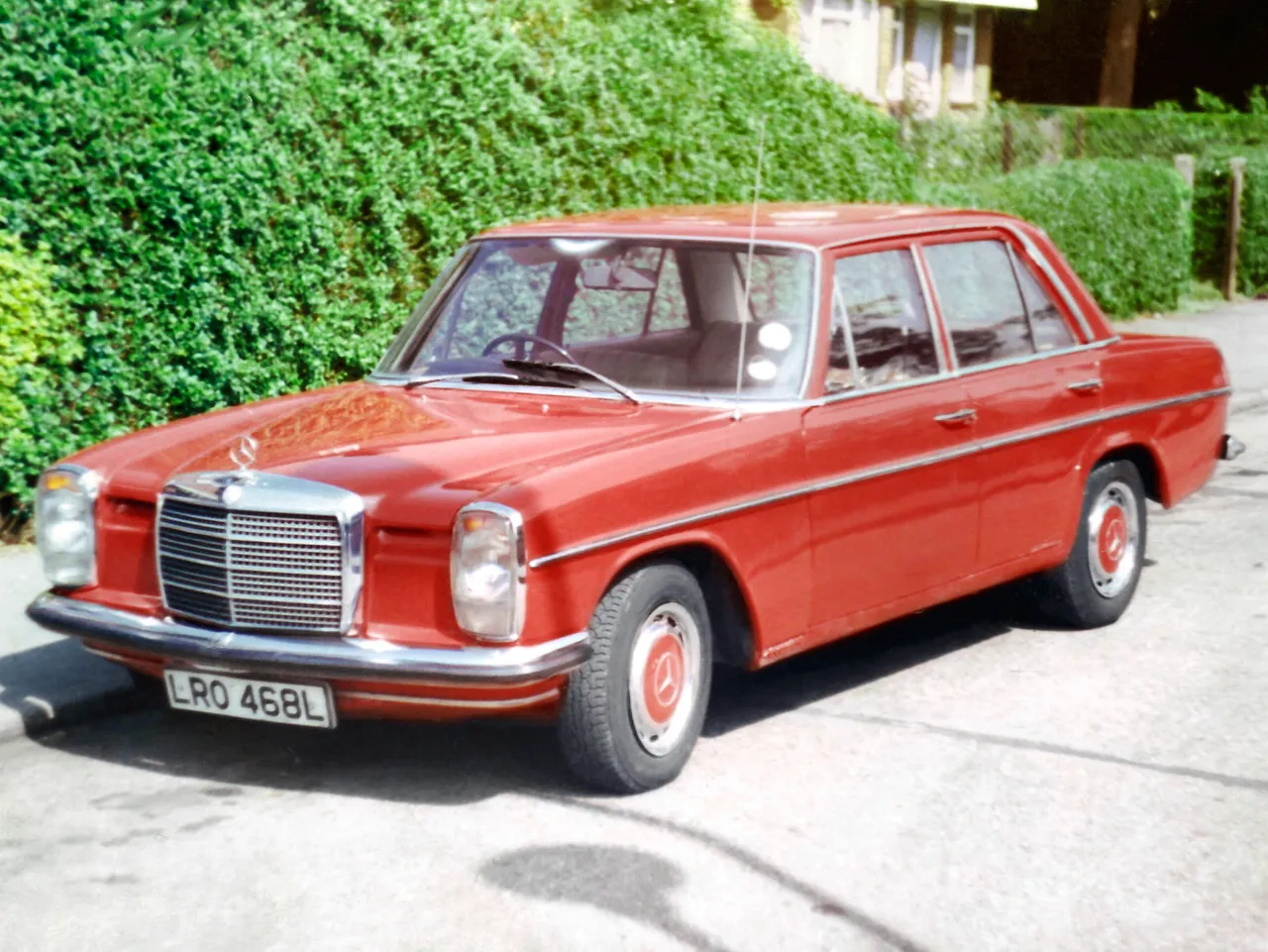 Mercedes W115 in red