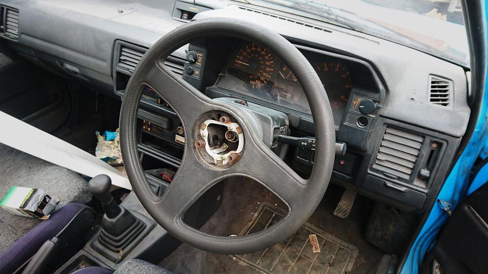 My old steering wheel, looking a little tired and missing the horn push.