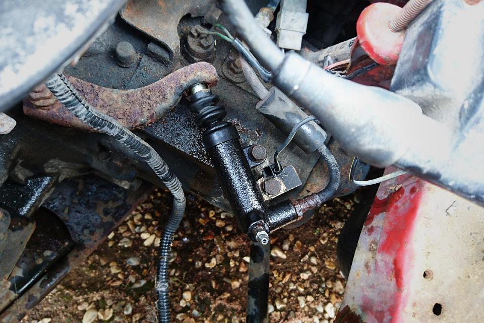 Mazda 323 GTX clutch slave cylinder