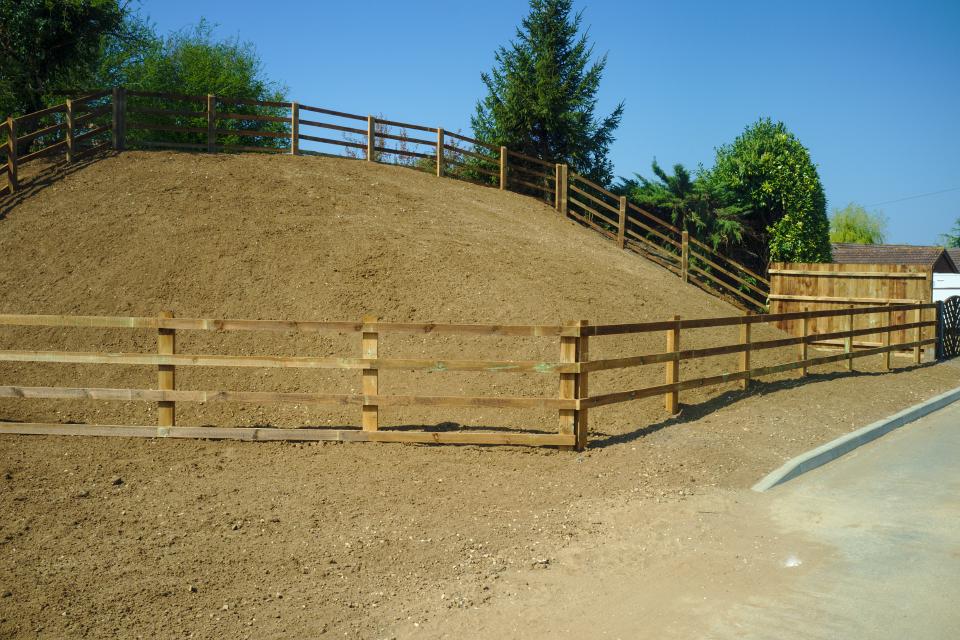 Site of MMR/2333, West side. Only the increased elevation at the top of the soil that has replaced it hints at the presence of a railway