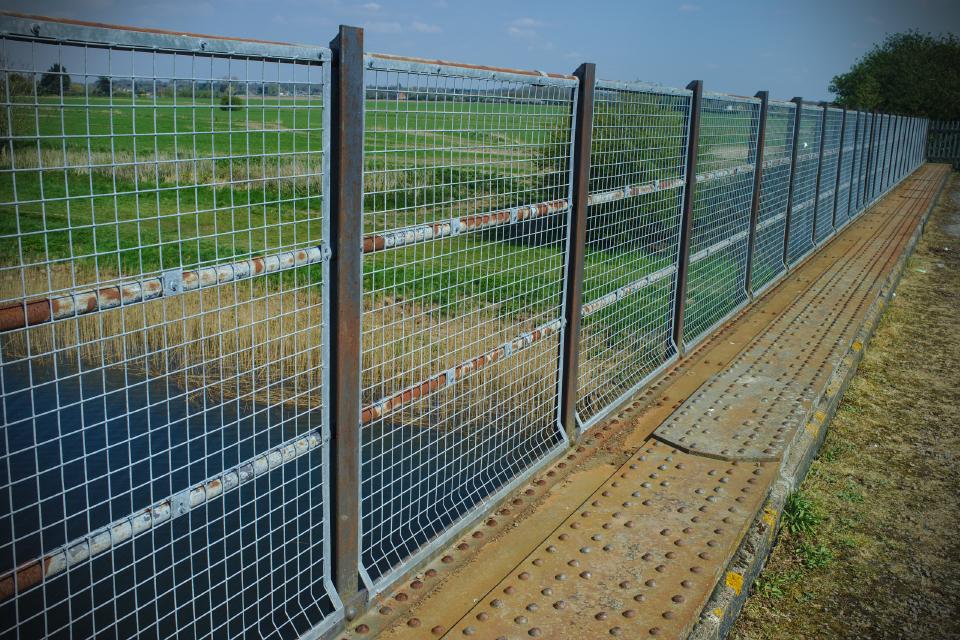 Expansion gap on the bridge deck of the Magdalen railway bridge