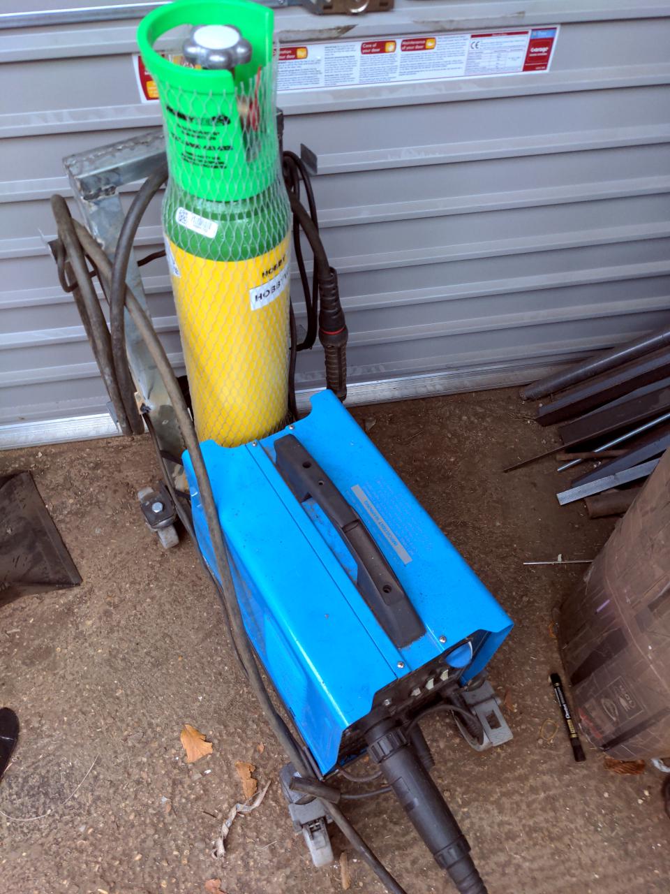 A dry run of the welder in the cart. The wheels are bolted in, the welding machine itself is sitting in the chassis, and the gas bottle sits behind it.