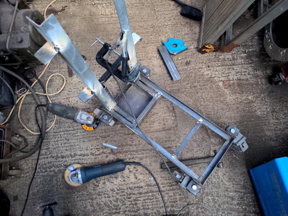 The chassis has now gained some pieces of angle iron sticking up from the rear. This is reinforced at the bottom by some fairly substantial pieces of box section.