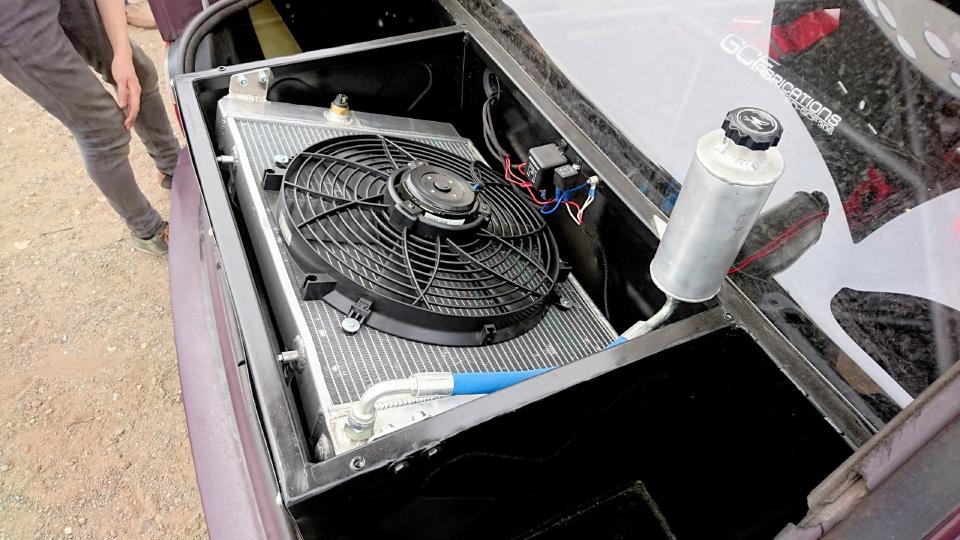 A rear-mounted radiator in a BMW E36 Compact.