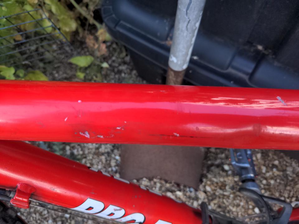 The top tube of the Proflex 854 showing a dent and lots of scratches.