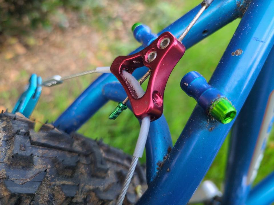 The same as the previous pic, but in red.