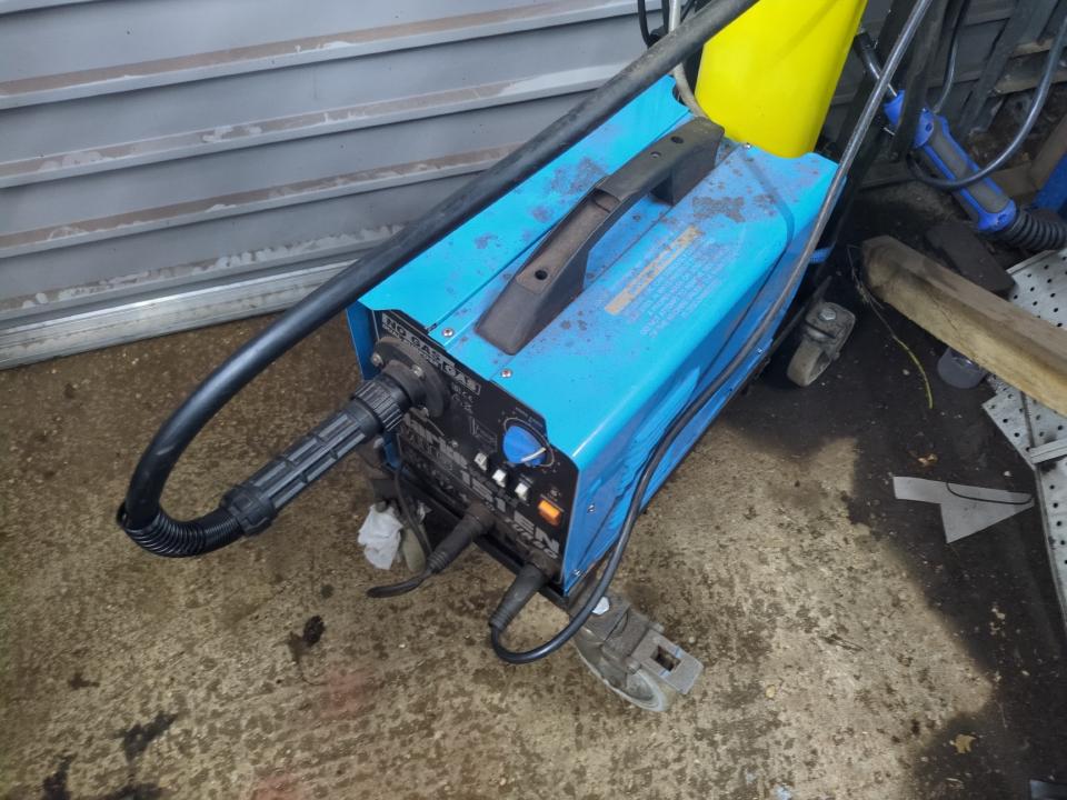 My Clarke 151EN MIG welder, sitting on a home-made cart with a big gas bottle.