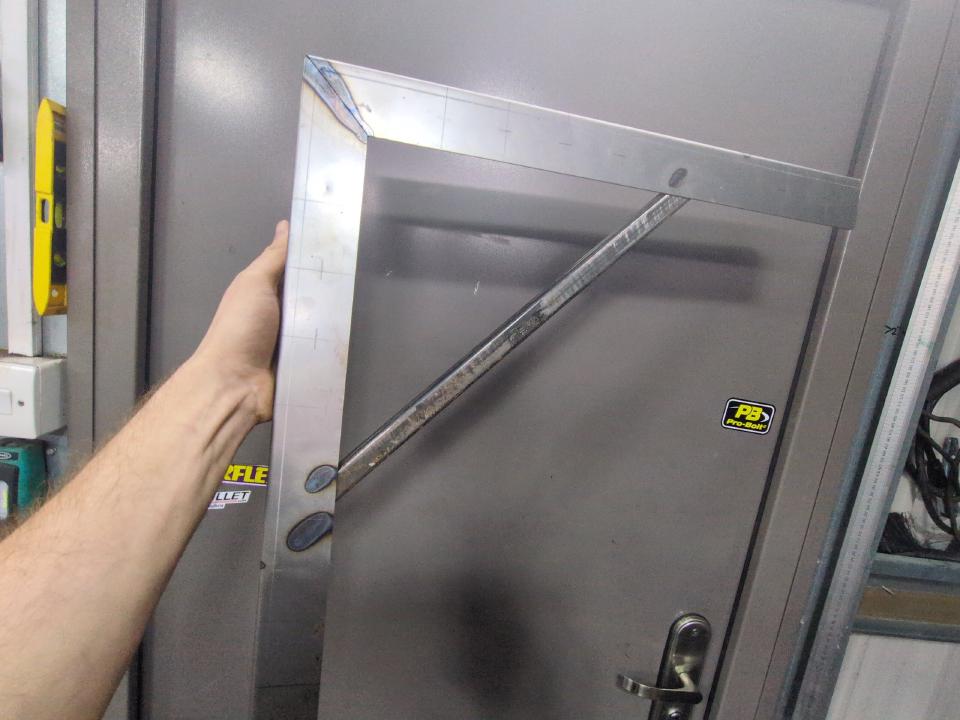 Two pieces of 50x50x2mm angle steel welded at right angles to each other, with some box section going at a 45 degree angle towards the ends of each of the angle pieces to reinforce the diagonal.